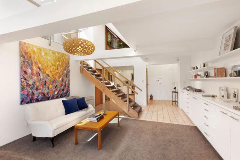 Photo of property in 3 Whiorau Grove, Lowry Bay, Lower Hutt, 5013