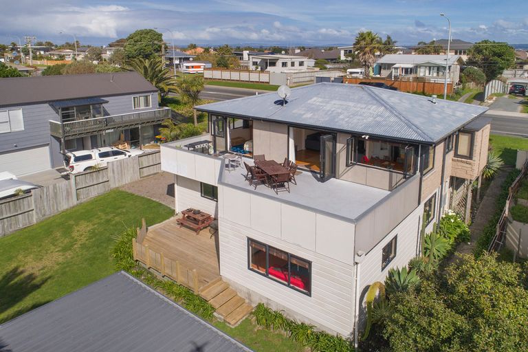 Photo of property in 1119 Papamoa Beach Road, Papamoa Beach, Papamoa, 3118