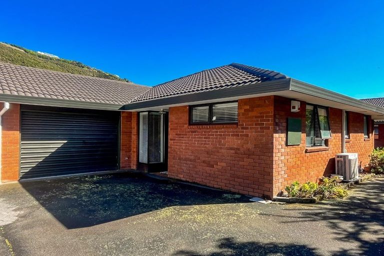 Photo of property in 2/9 Campbell Street, Sumner, Christchurch, 8081