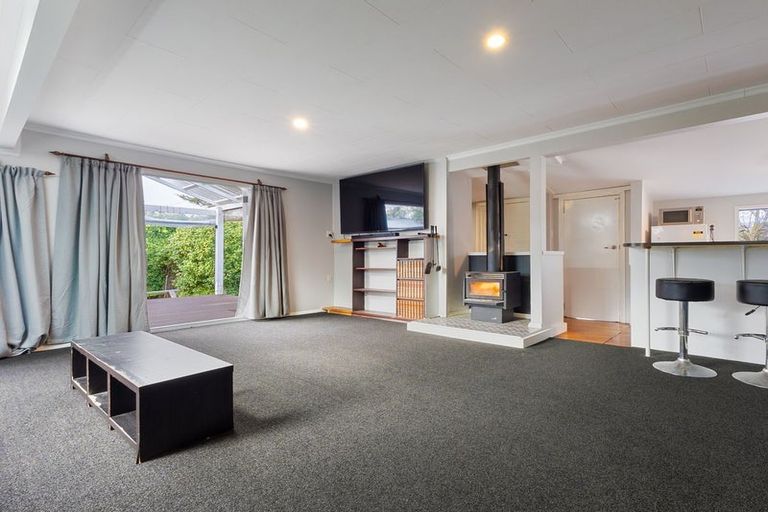 Photo of property in 36 Renown Road, Raumati South, Paraparaumu, 5032