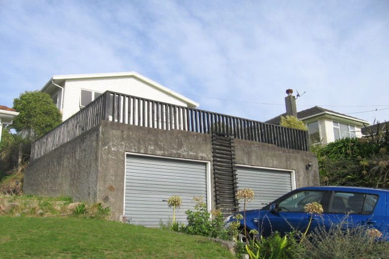 Photo of property in 39 Larsen Crescent, Tawa, Wellington, 5028