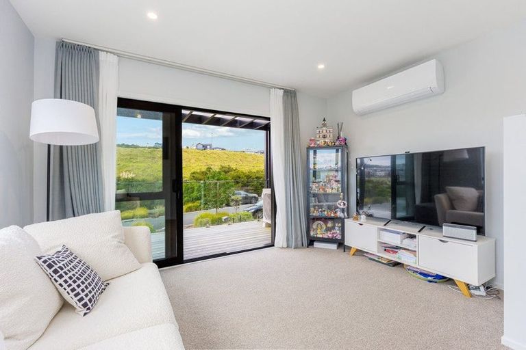 Photo of property in 12a Tikati Rise, Long Bay, Auckland, 0630
