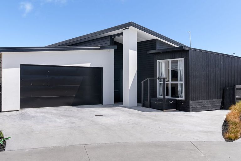 Photo of property in 3 Royal Crescent, Papamoa, 3118