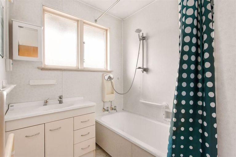 Photo of property in 1/301 Wairakei Road, Bryndwr, Christchurch, 8053