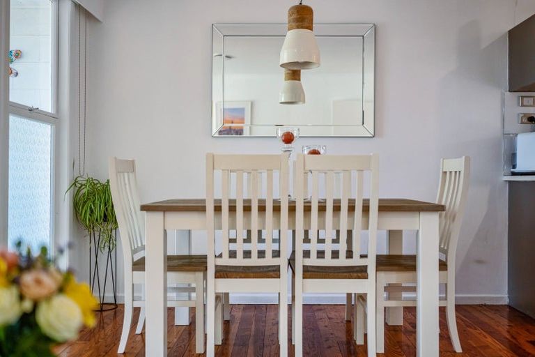 Photo of property in 2/77 Alexander Street, Cockle Bay, Auckland, 2014