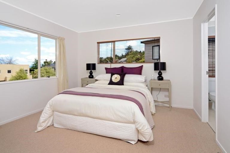 Photo of property in 1/1 Heathglen Place, Bayview, Auckland, 0629