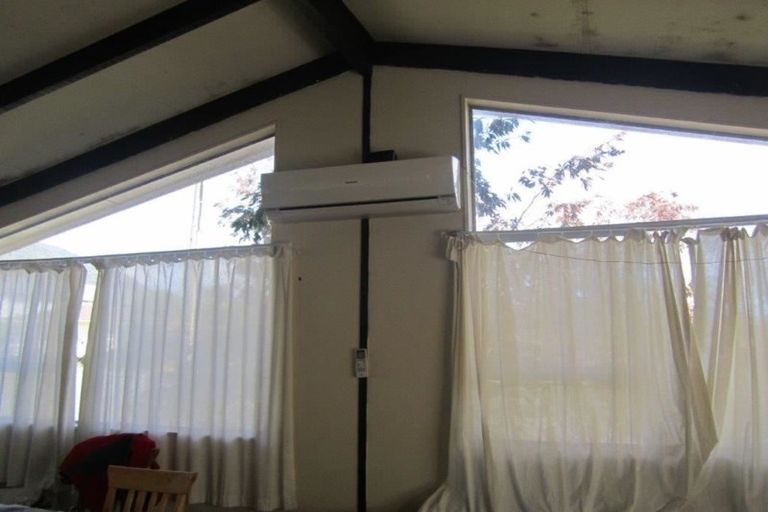 Photo of property in 22 Cron Avenue, Te Atatu South, Auckland, 0610