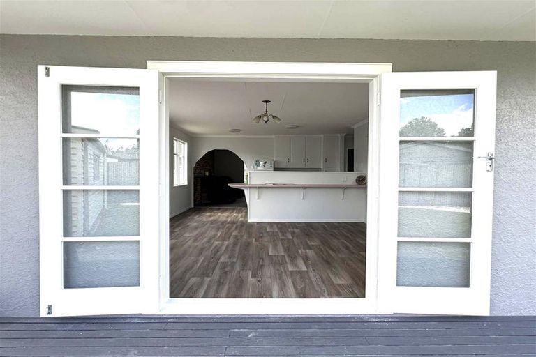 Photo of property in 4 Mokau Place, Terrace End, Palmerston North, 4410