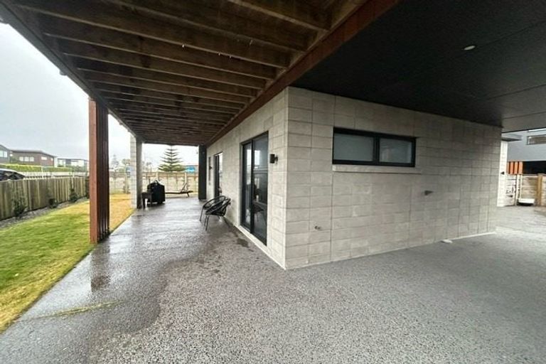 Photo of property in 1a Sandhurst Drive, Papamoa Beach, Papamoa, 3118