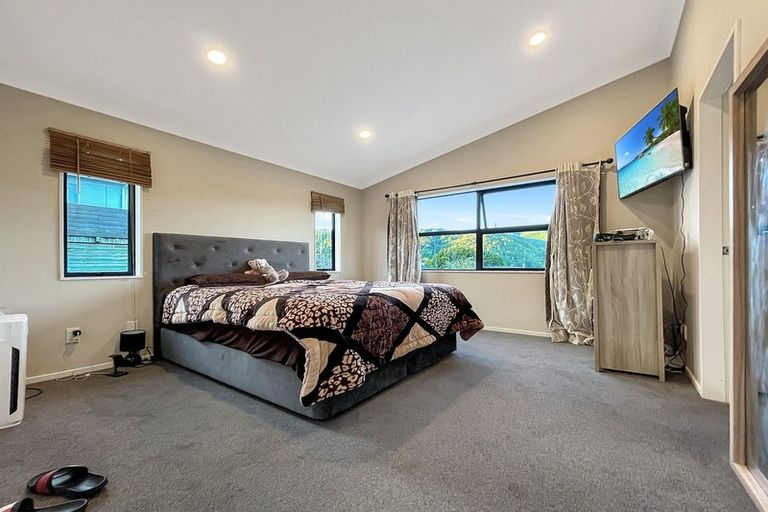 Photo of property in 12 Frankie Stevens Place, Riverstone Terraces, Upper Hutt, 5018