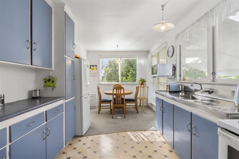 Photo of property in 4 Clendon Place, Manurewa, Auckland, 2102