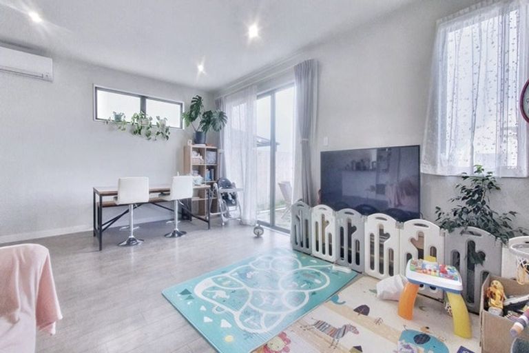 Photo of property in 24 Porowha Road, Westgate, Auckland, 0814