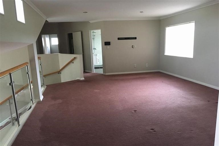 Photo of property in 1 Ballymore Drive, Pinehill, Auckland, 0632