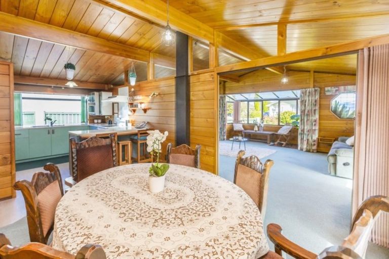 Photo of property in 8 Roband Crescent, Brown Owl, Upper Hutt, 5018