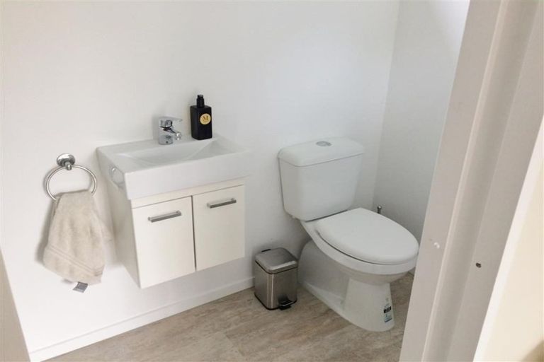 Photo of property in 51 Pukatea Street, Eastbourne, Lower Hutt, 5013