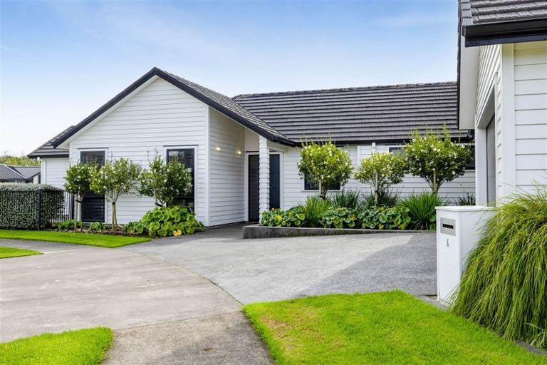 Photo of property in 6 Pebble Beach Court, Waiwhakaiho, New Plymouth, 4312