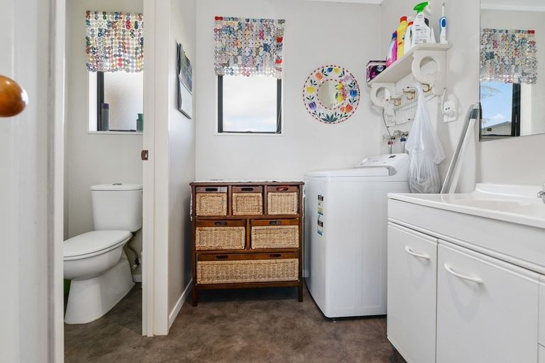 Photo of property in 32 Willow Avenue, Hannahs Bay, Rotorua, 3010