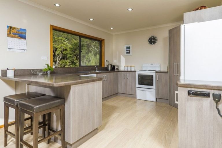 Photo of property in 6 Kaimiko Place, Okiwi Bay, 7193