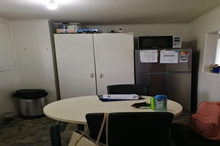 Photo of property in 43 Sunnyside Road, Sunnyvale, Auckland, 0612