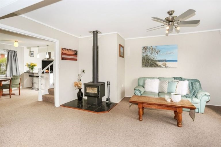Photo of property in 11 Parvin Place, Pukekohe, 2120