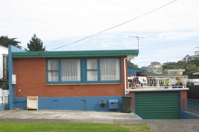 Photo of property in 72 Pioneer Road, Moturoa, New Plymouth, 4310