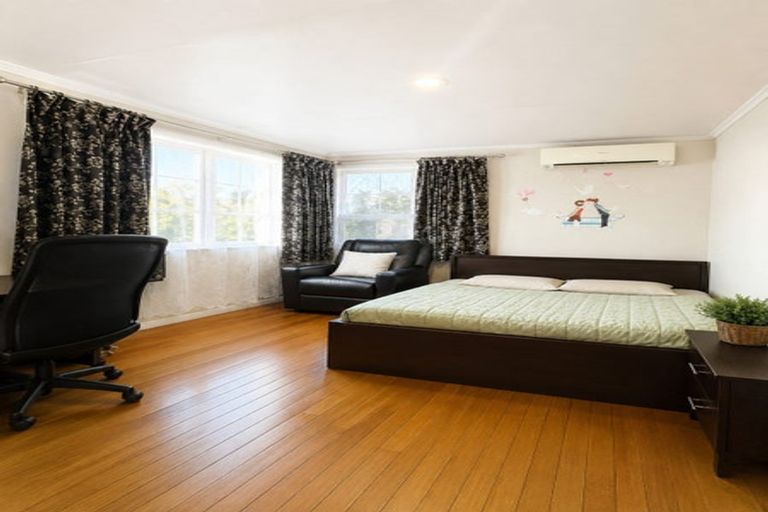 Photo of property in 11 Lynton Road, Bucklands Beach, Auckland, 2012