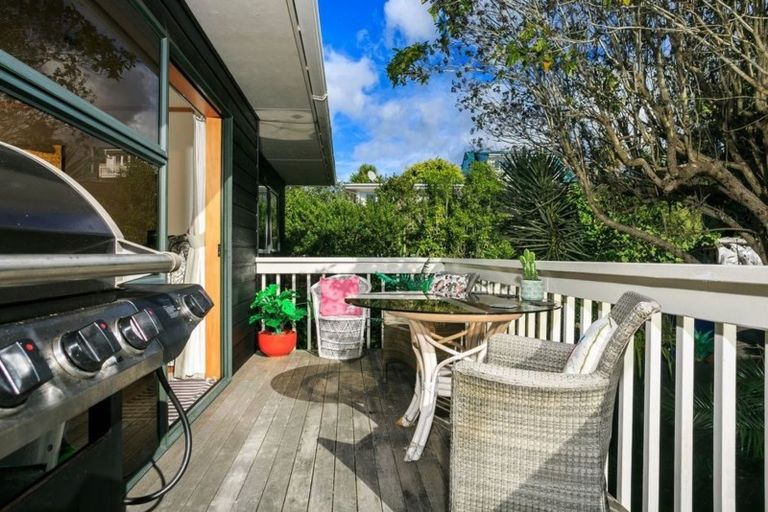 Photo of property in 2/112 Arran Road, Browns Bay, Auckland, 0630
