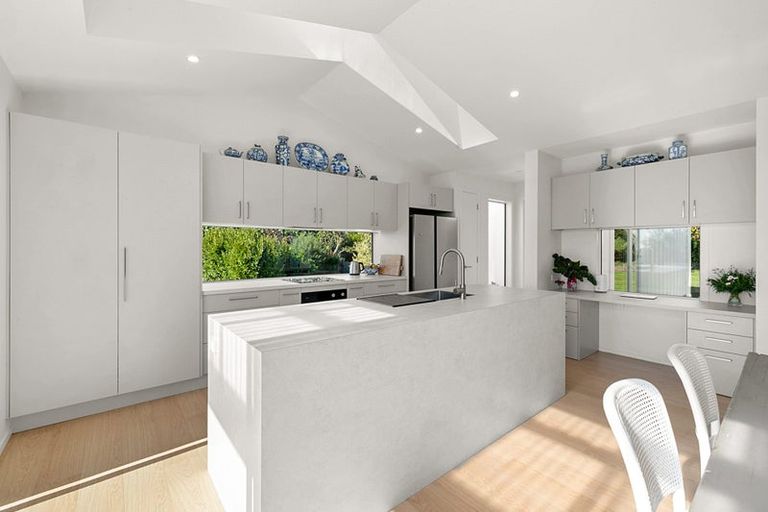 Photo of property in 130 Cross Road, Lepperton, New Plymouth, 4373