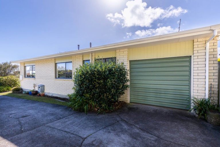 Photo of property in 138a Govett Avenue, Frankleigh Park, New Plymouth, 4310