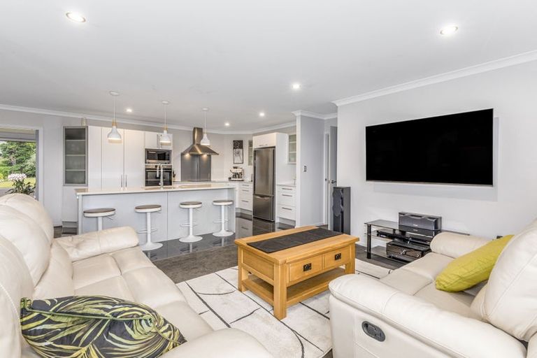 Photo of property in 73 Aotea Drive, Aotea, Porirua, 5024