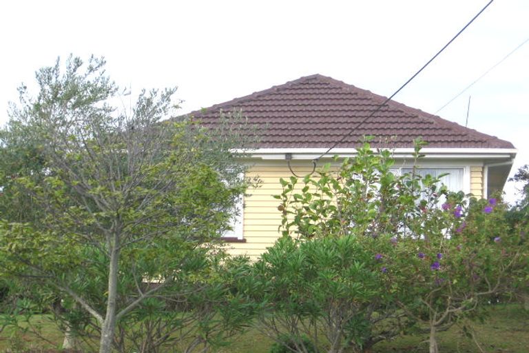 Photo of property in 3 Sheehan Road, Te Atatu South, Auckland, 0610