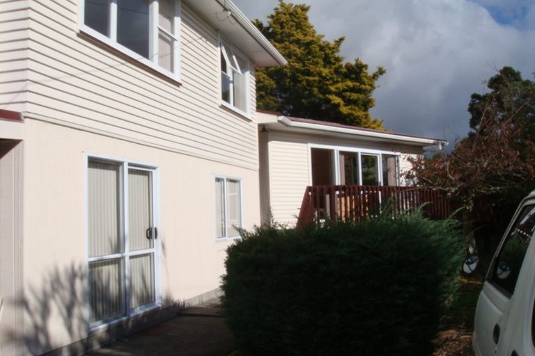 Photo of property in 30 Longburn Road, Henderson, Auckland, 0610