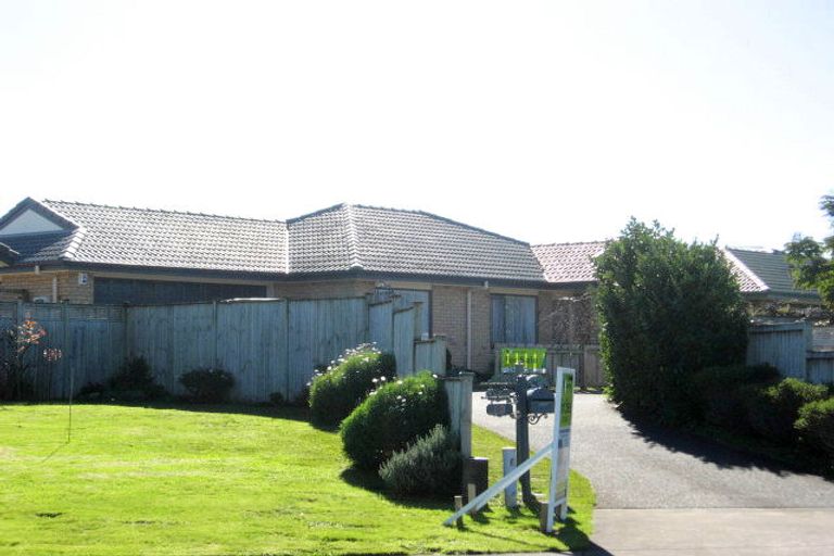 Photo of property in 15 Sandwick Drive, Weymouth, Auckland, 2103