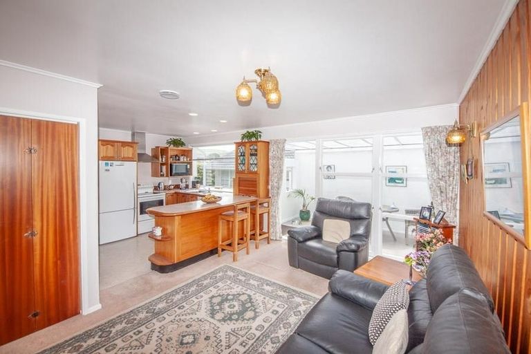 Photo of property in 27 Cranwell Street, Churton Park, Wellington, 6037