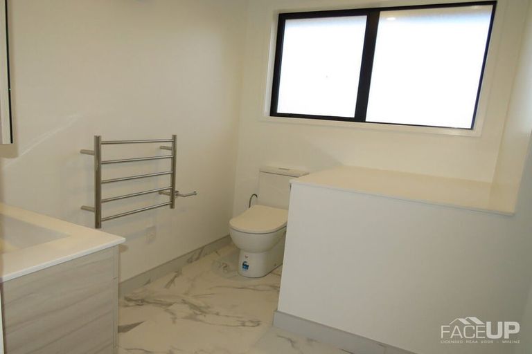 Photo of property in 9/10 Wilsher Crescent, Henderson, Auckland, 0612