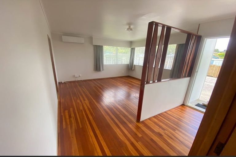 Photo of property in 19 Pendlebury Street, Green Bay, Auckland, 0604