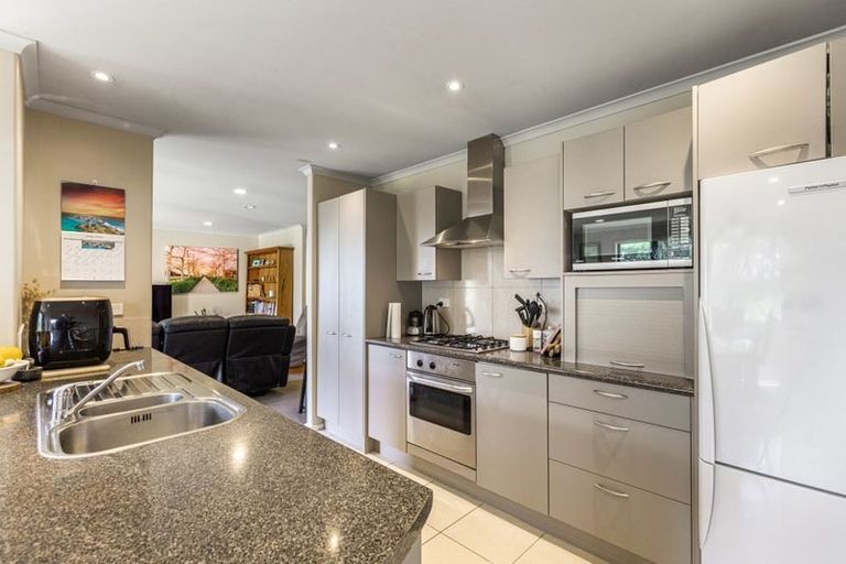 Photo of property in 31 Condor Place, Unsworth Heights, Auckland, 0632