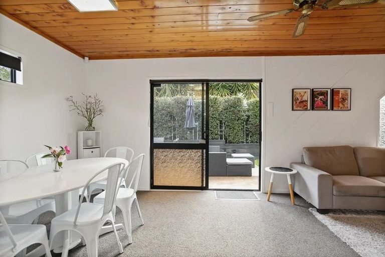 Photo of property in 2/35 Wattle Street, New Lynn, Auckland, 0600