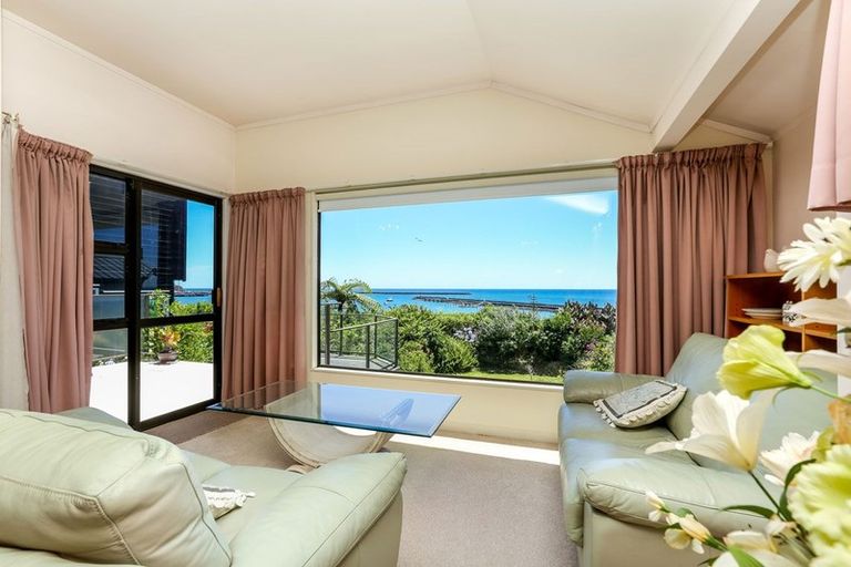 Photo of property in 10 Roy Terrace, Moturoa, New Plymouth, 4310