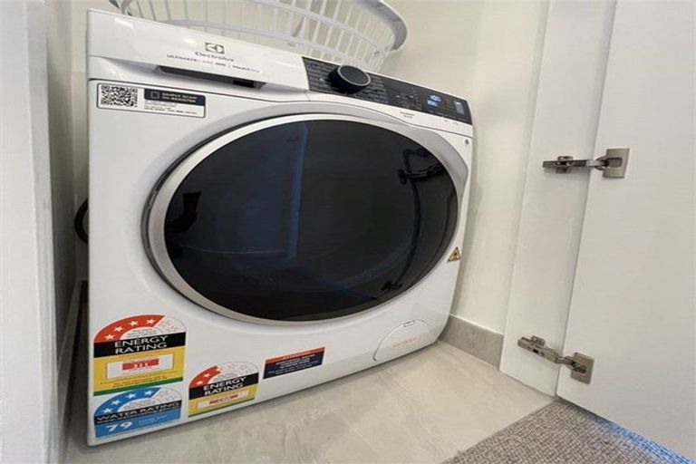 Photo of property in 4 Titoki Close, Matakana, 0985