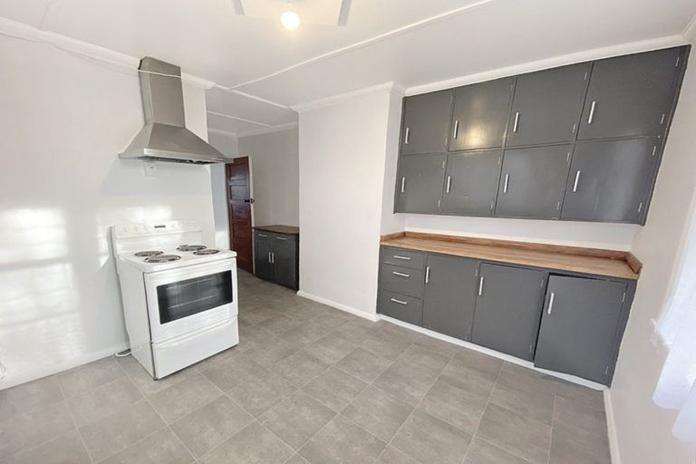 Photo of property in 660 Featherston Street, Roslyn, Palmerston North, 4414
