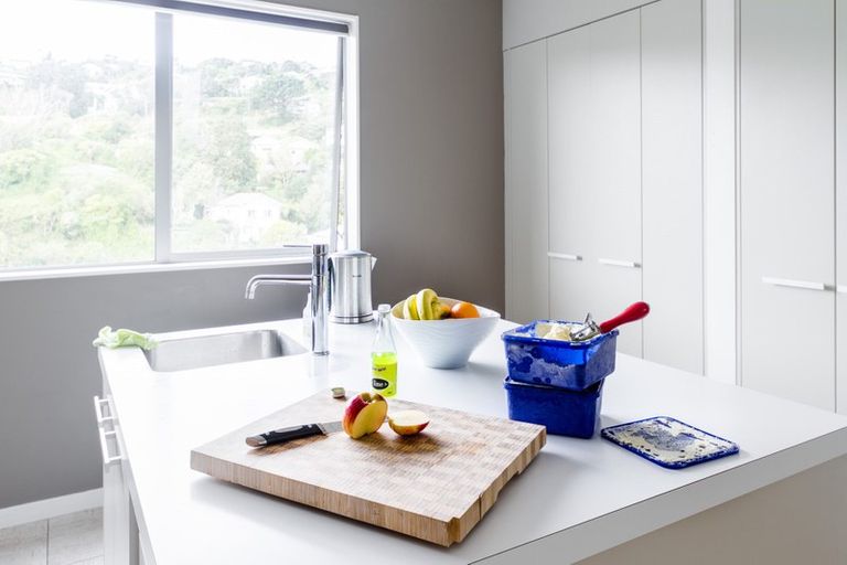 Photo of property in 19 Tiketike Way, Brooklyn, Wellington, 6021