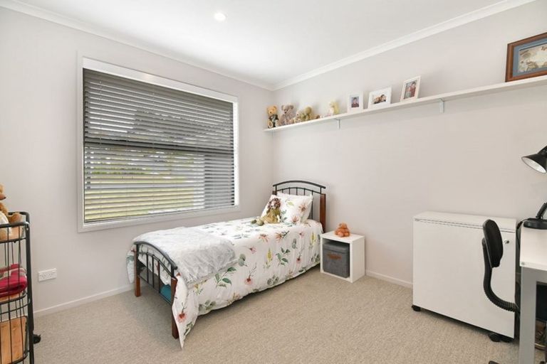 Photo of property in 56 Colonial Drive, Silverdale, 0932