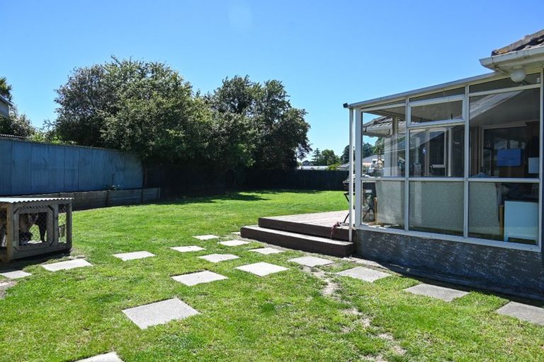 Photo of property in 21 Wildwood Avenue, Wainoni, Christchurch, 8061