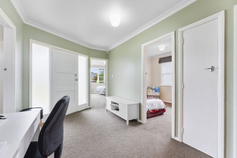 Photo of property in 34 Saint Annes Street, Levin, 5510