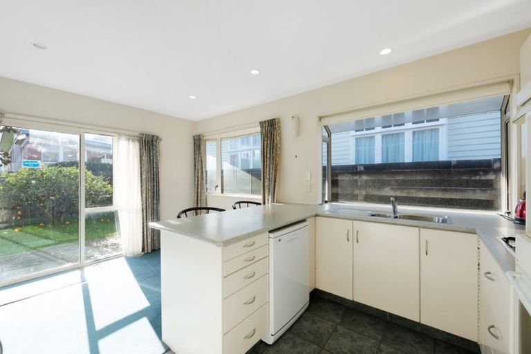 Photo of property in 2/13 Derwent Lee Grove, Epuni, Lower Hutt, 5011