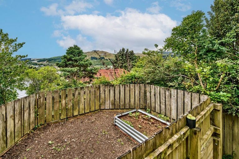 Photo of property in 5 Bishops Glen, Tawa, Wellington, 5028