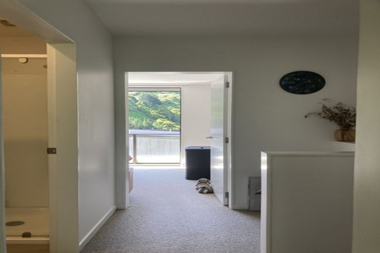 Photo of property in 17 Rua Kai Way, Brooklyn, Wellington, 6021