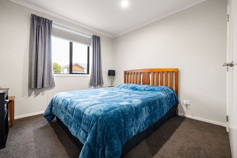 Photo of property in 5 Clifford Close, Leamington, Cambridge, 3432