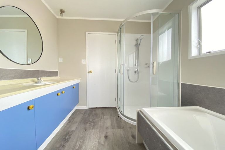 Photo of property in 2/4 Crescent Hills Court, Northpark, Auckland, 2013